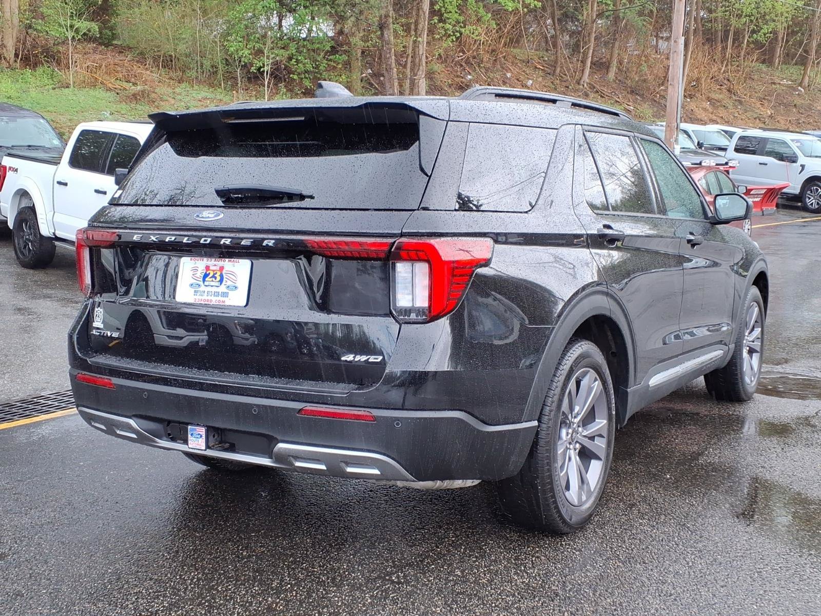 Certified 2025 Ford Explorer Active w/ Active Comfort Package AWD/4WD image 8
