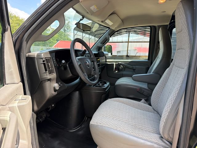 Used 2017 GMC Savana 2500 RWD image 10