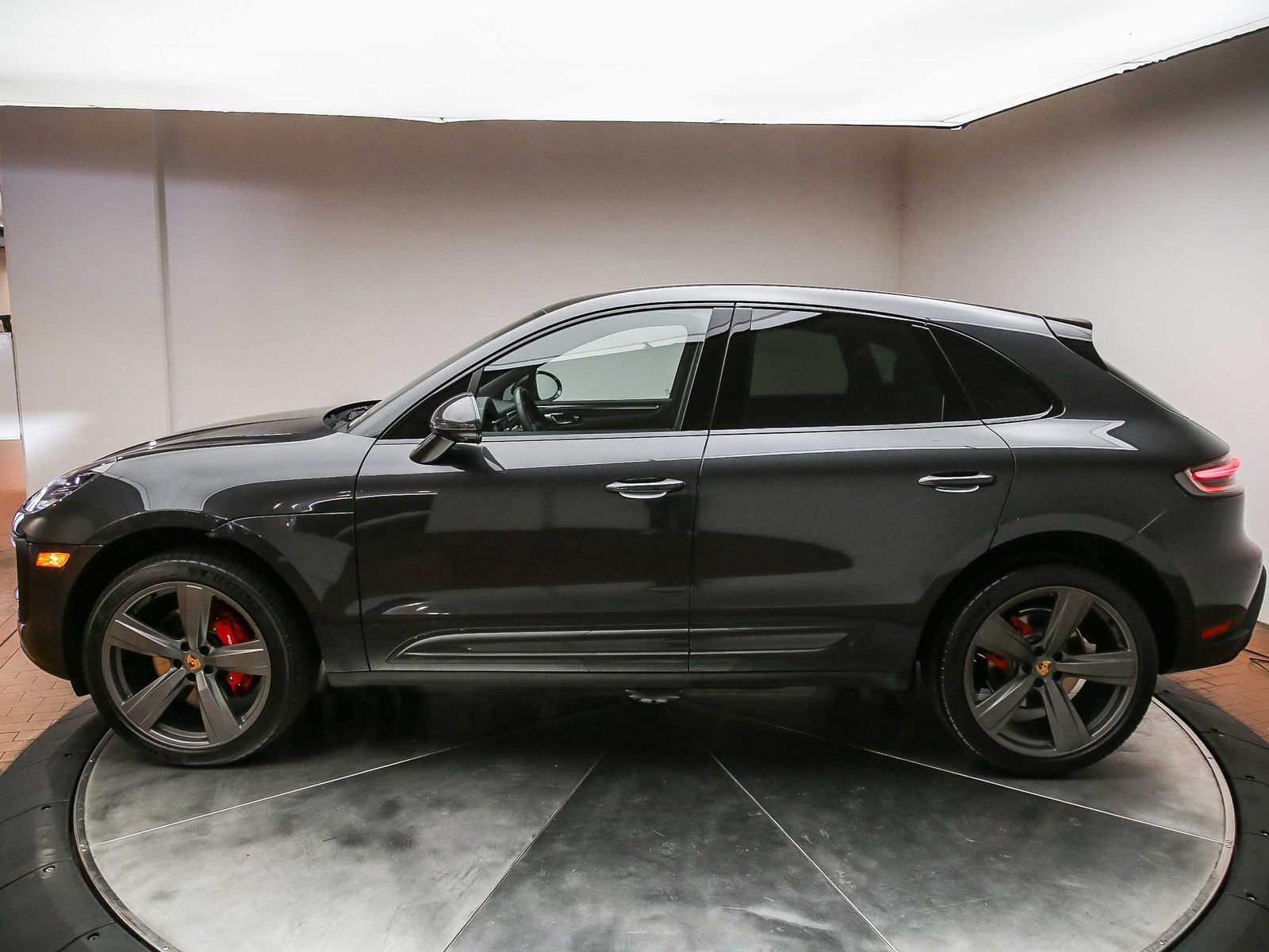 Certified 2025 Porsche Macan S AWD/4WD image 2