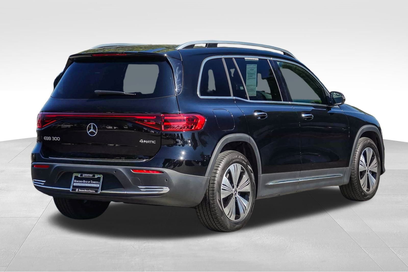 Used 2024 Mercedes-Benz EQB 300 4MATIC image 7