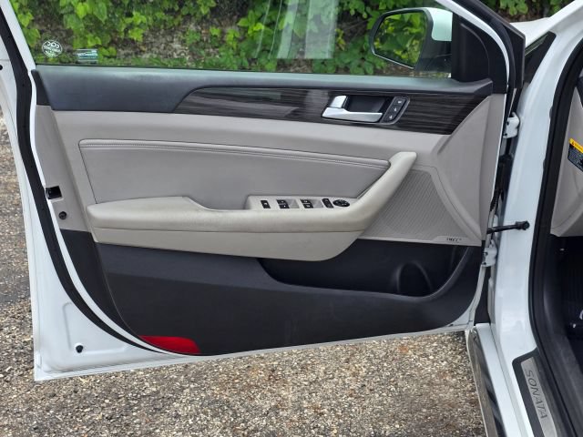 Used 2015 Hyundai Sonata Limited w/ Option Group 05 FWD image 10