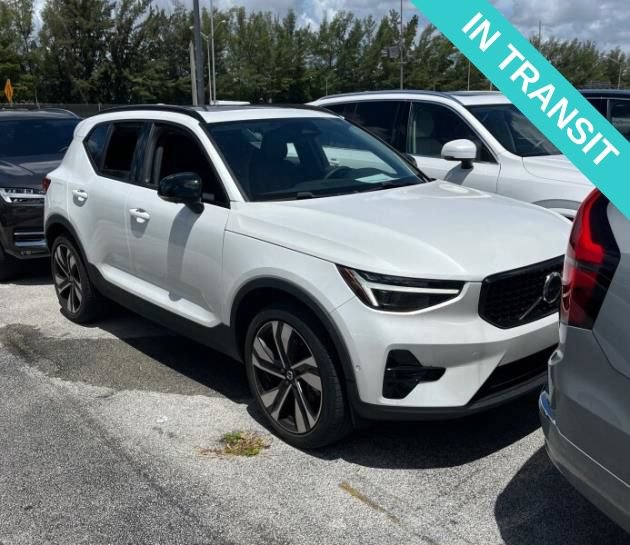Certified 2024 Volvo XC40 B5 Ultimate AWD/4WD image 1