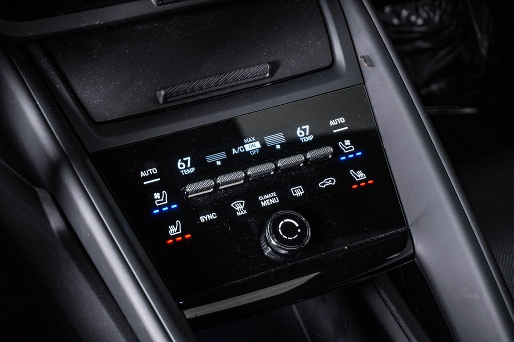 Certified 2025 Porsche Macan 4S Electric AWD/4WD image 24