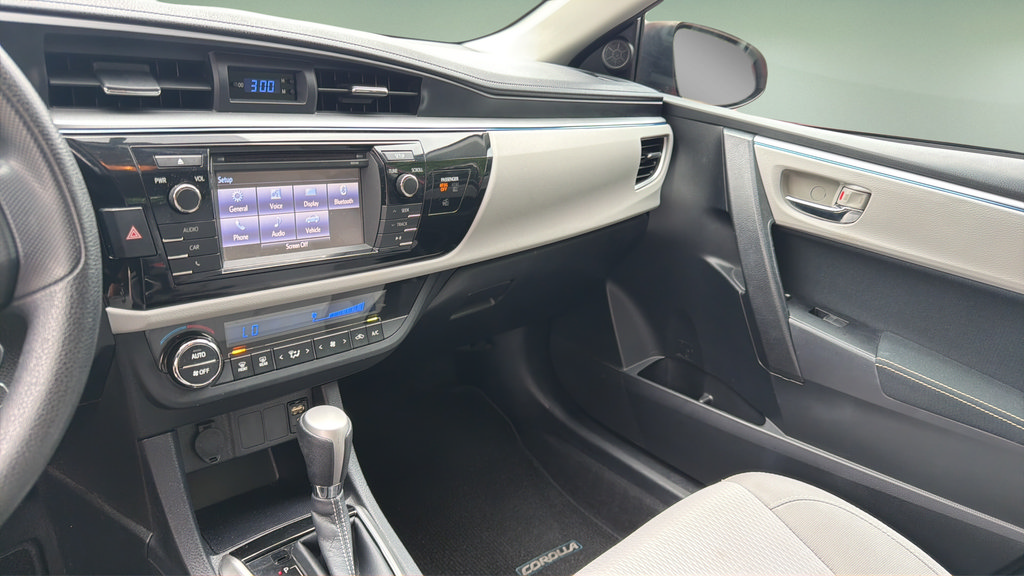 Used 2014 Toyota Corolla LE w/ Body Protection Package FWD image 22