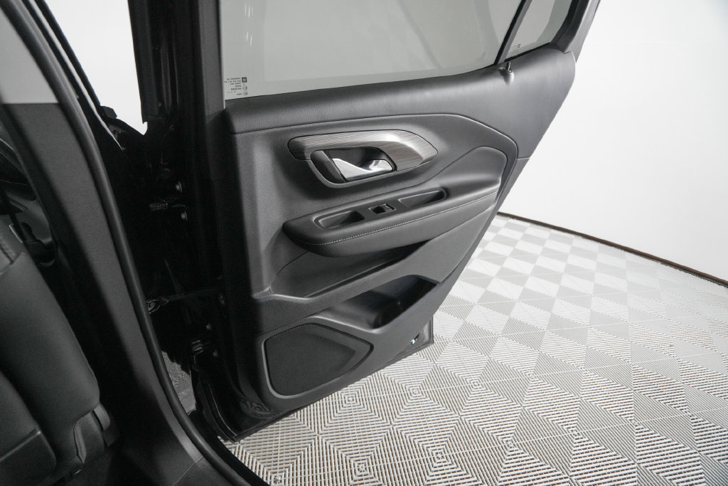 Used 2023 GMC Terrain SLT w/ Infotainment Package II FWD image 17
