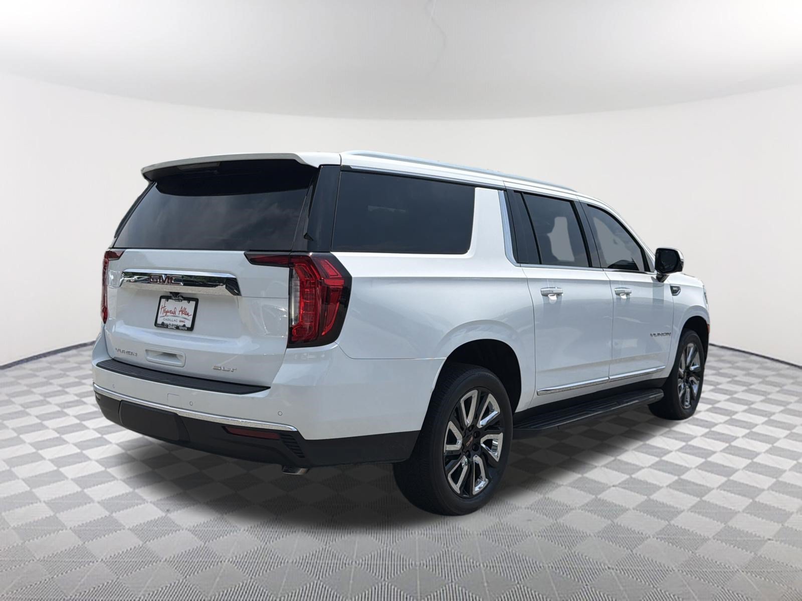 Certified 2021 GMC Yukon XL SLT w/ SLT Luxury Plus Package AWD/4WD image 6