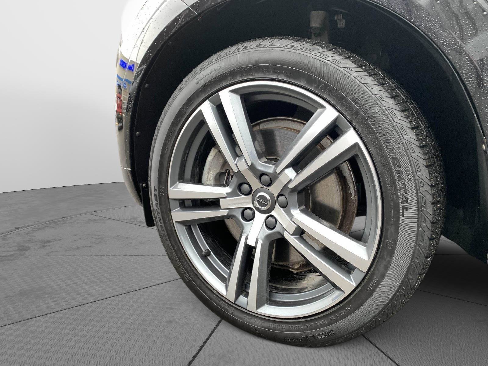 Used 2021 Volvo XC60 T6 Momentum w/ Premium Package image 9