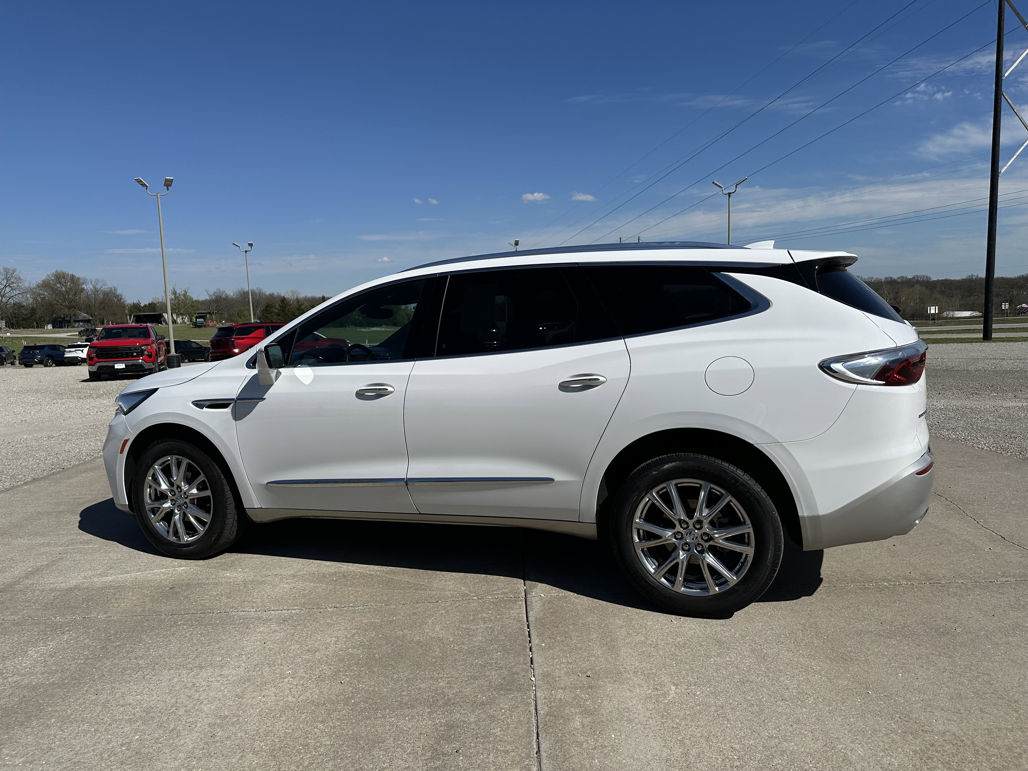Used 2023 Buick Enclave Essence w/ Experience Buick Package FWD image 4