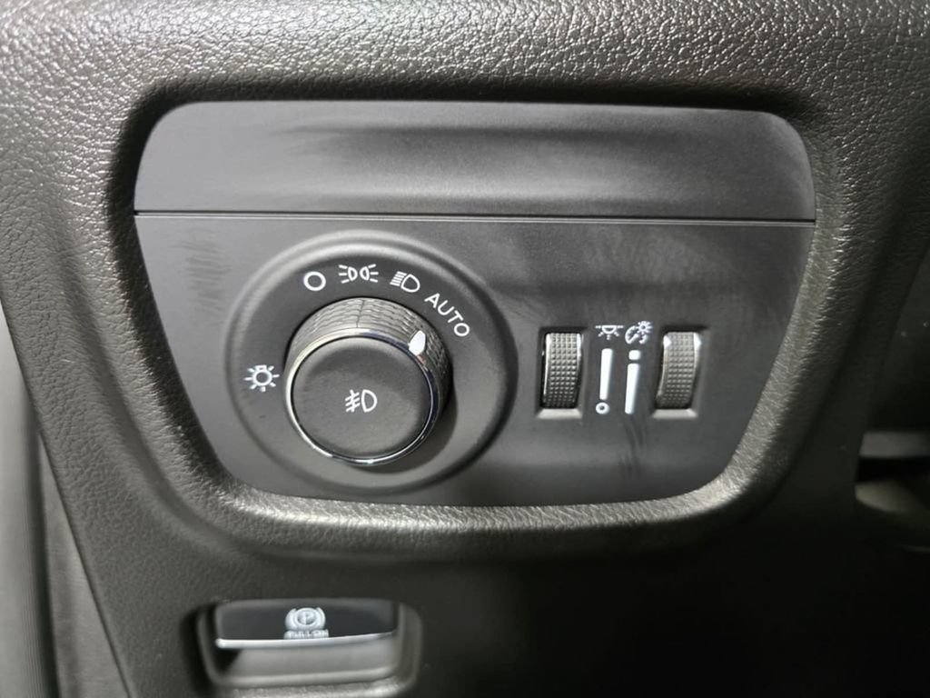 Used 2024 Jeep Grand Cherokee L Limited w/ Luxury Tech Group II AWD/4WD image 29
