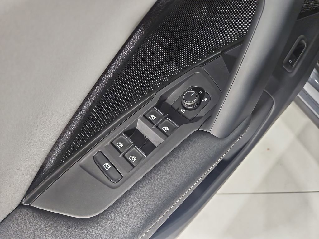 New 2026 Volkswagen Tiguan SE R-Line image 11