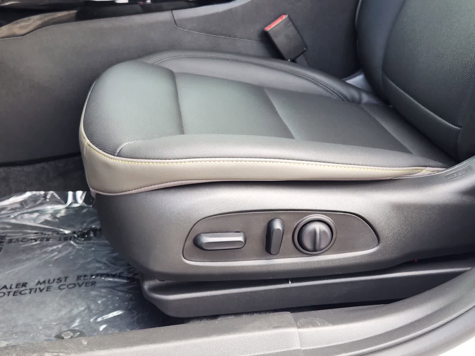 Used 2025 Chevrolet Trax ACTIV FWD image 24