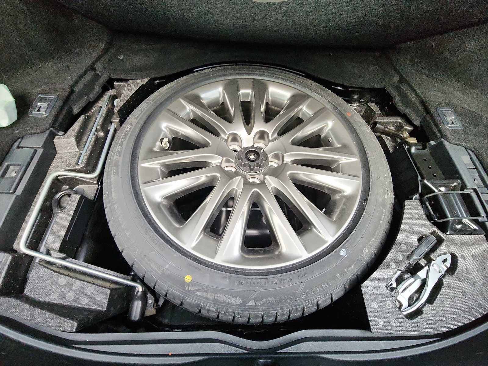 Used 2015 Lexus LS 460 image 27