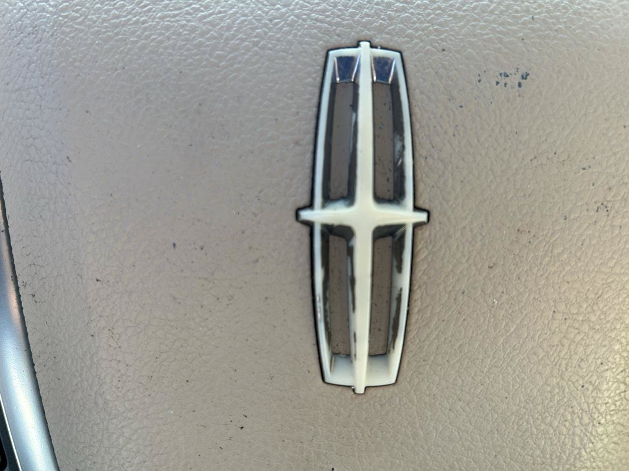 Used 2011 Lincoln MKS AWD image 19