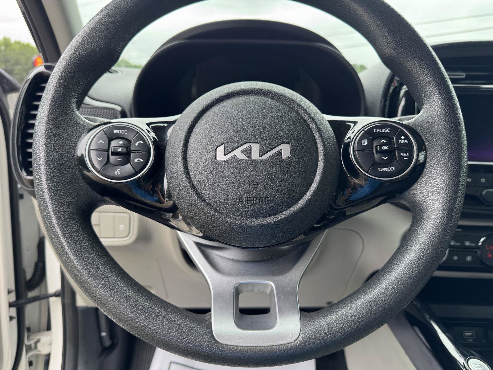 Used 2022 Kia Soul S FWD image 3