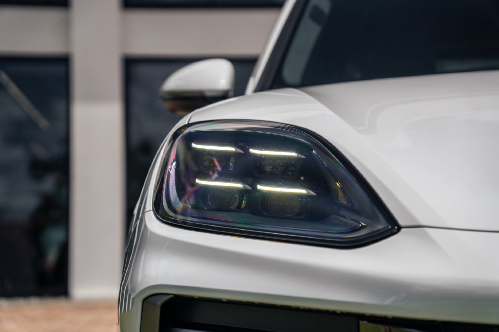 Used 2025 Porsche Cayenne Turbo AWD/4WD image 9