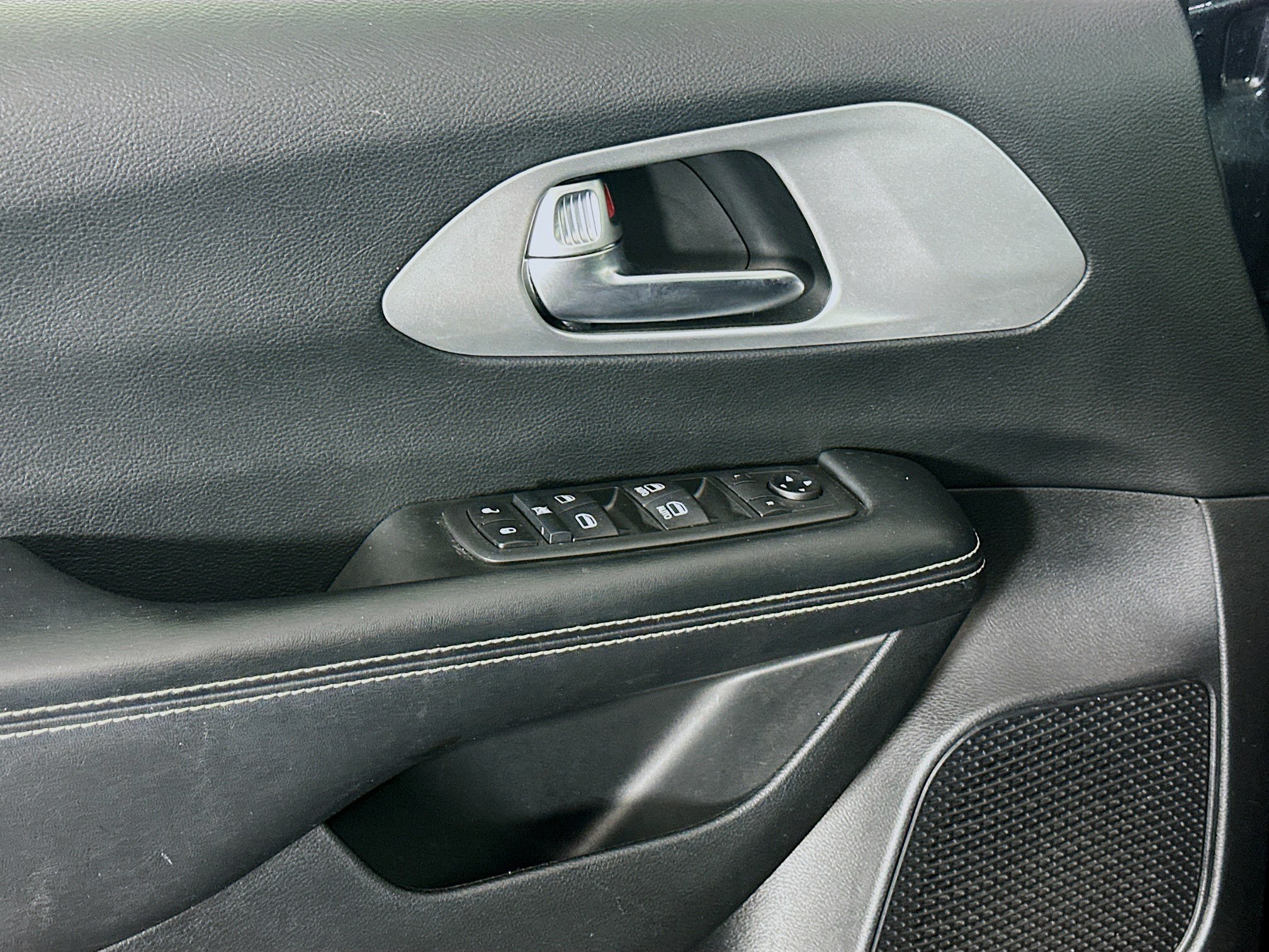 Used 2020 Chrysler Pacifica Touring w/ S Appearance Package FWD image 15