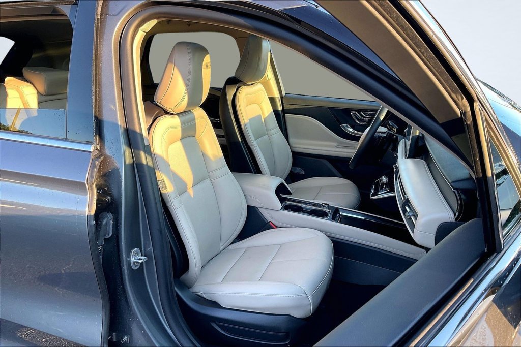 Certified 2026 Lincoln Corsair Premiere FWD image 28