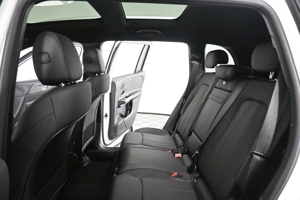 Used 2025 Mercedes-Benz GLB 250 image 19