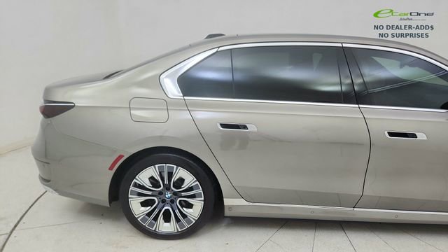 Used 2024 BMW i7 xDrive60 image 7