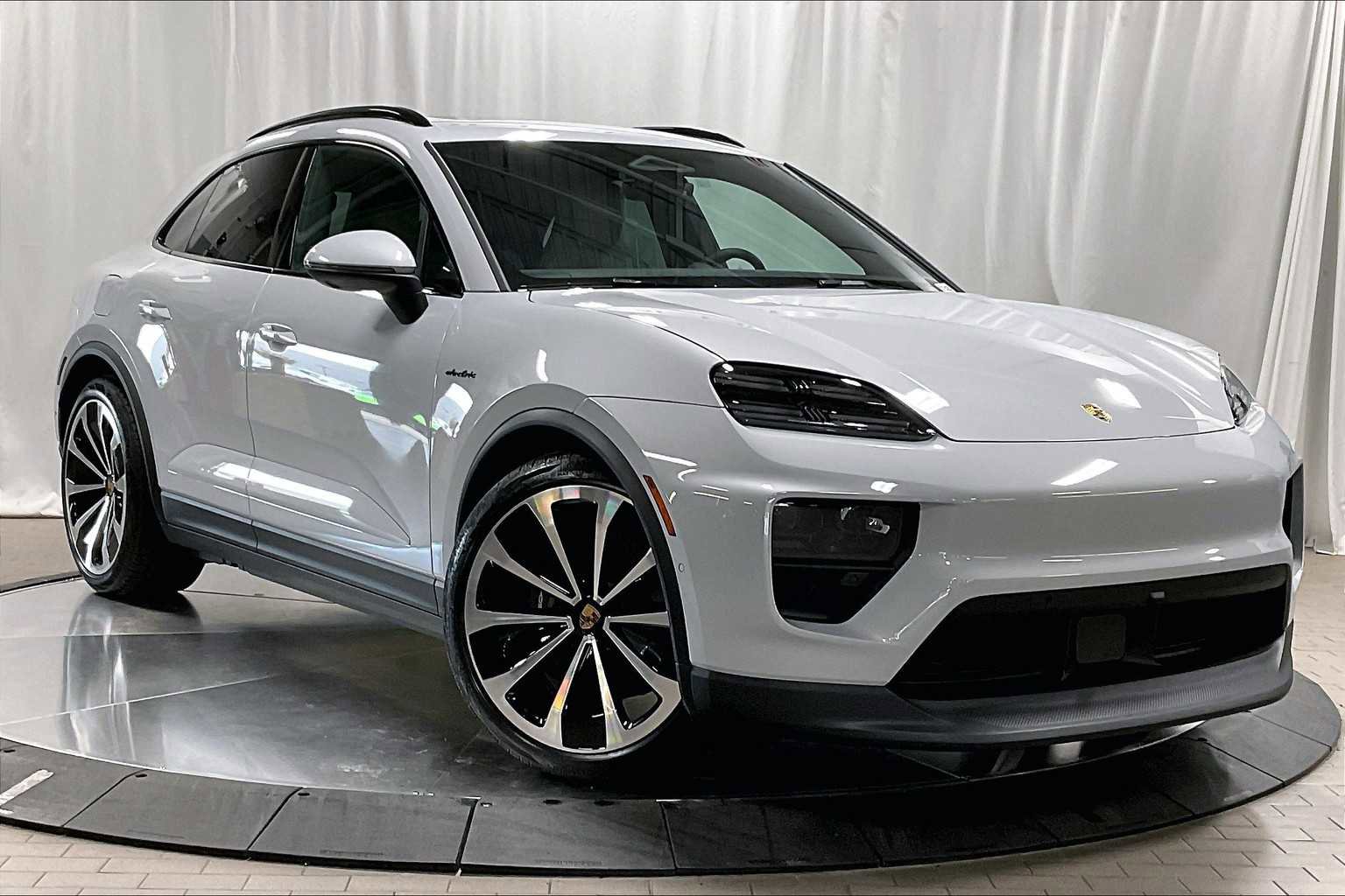 Used 2025 Porsche Macan Electric image 12