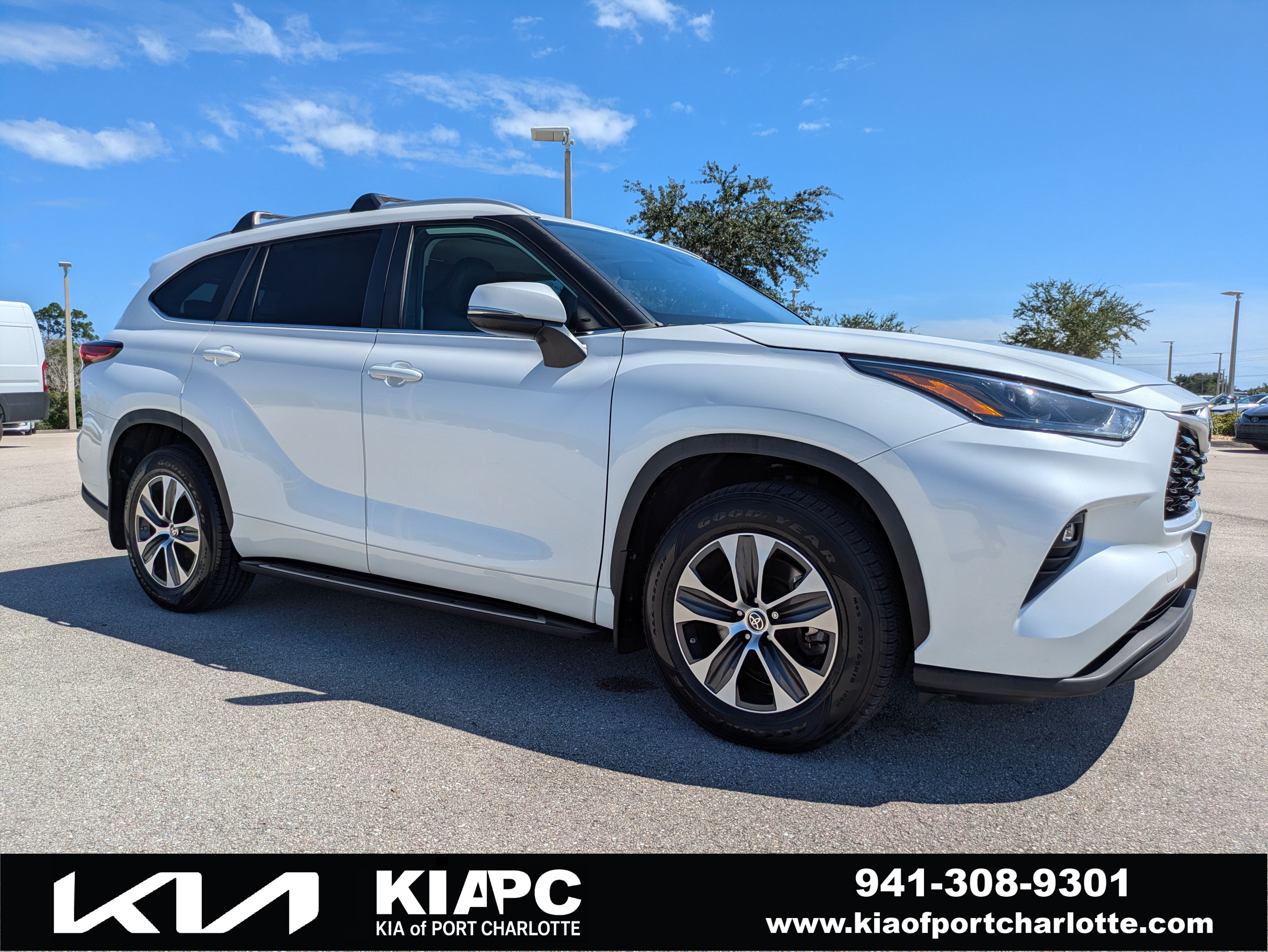 Used 2023 Toyota Highlander XLE