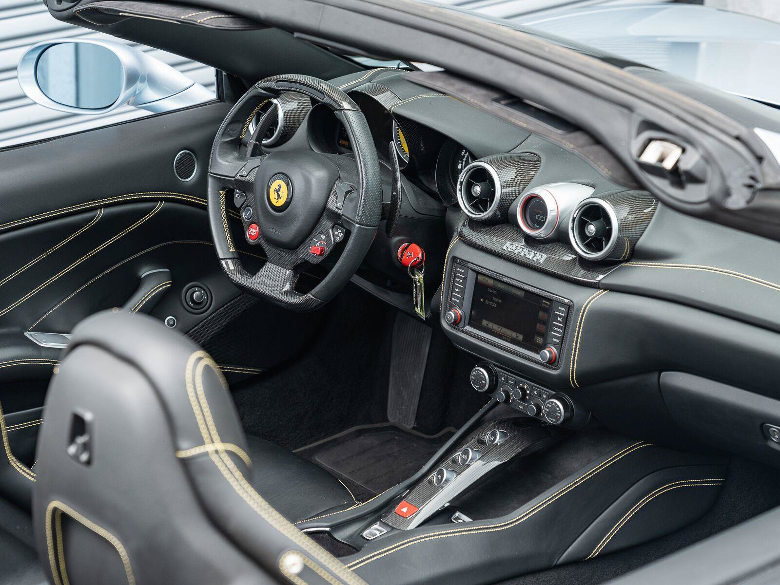 Used 2016 Ferrari California T RWD image 10
