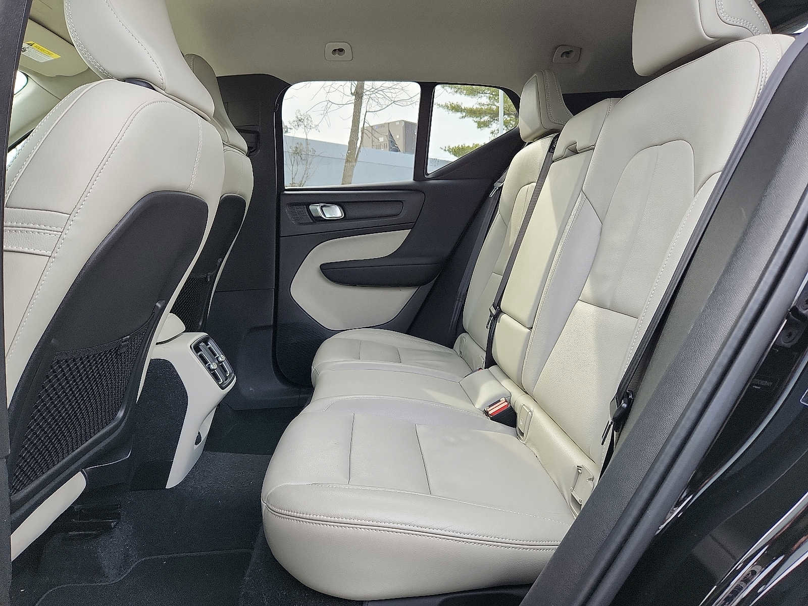 Used 2019 Volvo XC40 T5 Momentum image 10