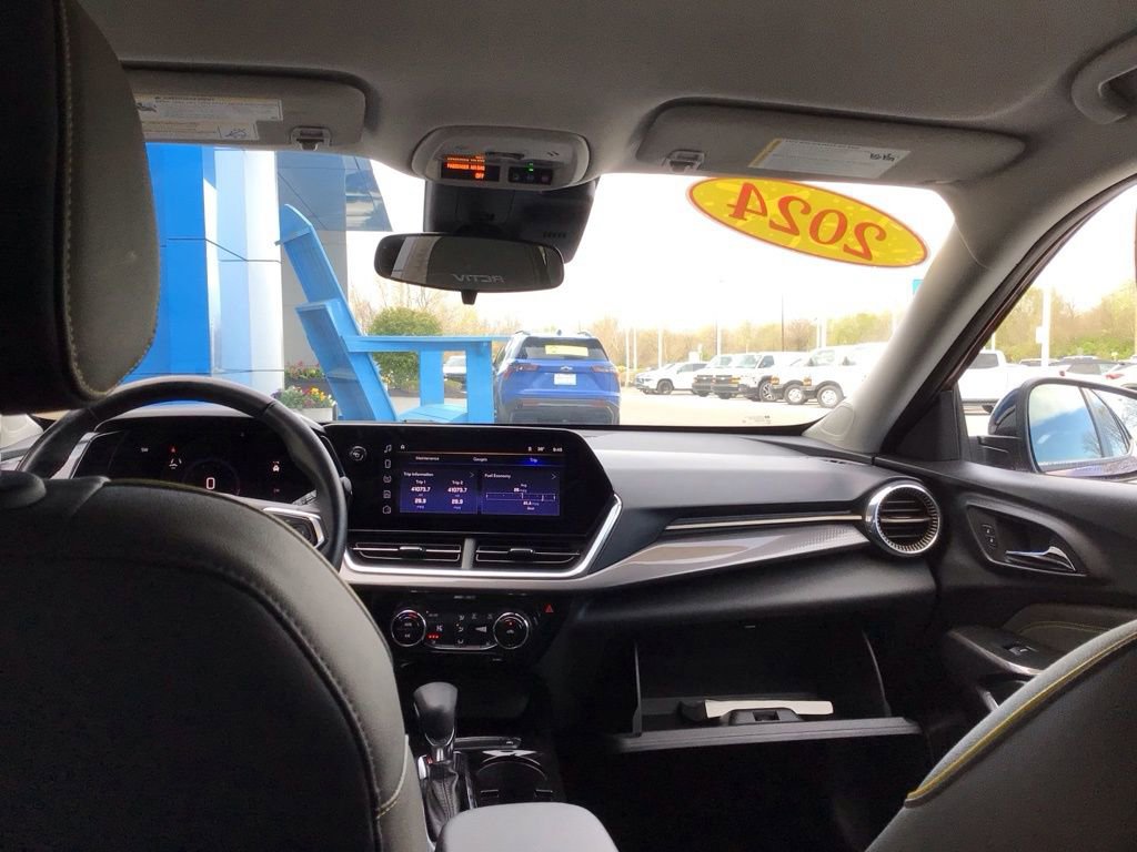 Used 2024 Chevrolet Trax ACTIV w/ Driver Confidence Package image 16