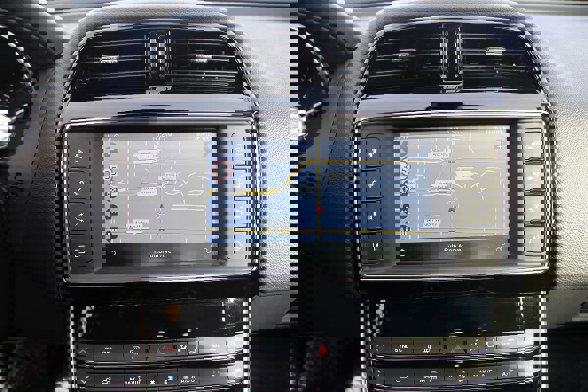 Used 2017 Jaguar XE Prestige image 30