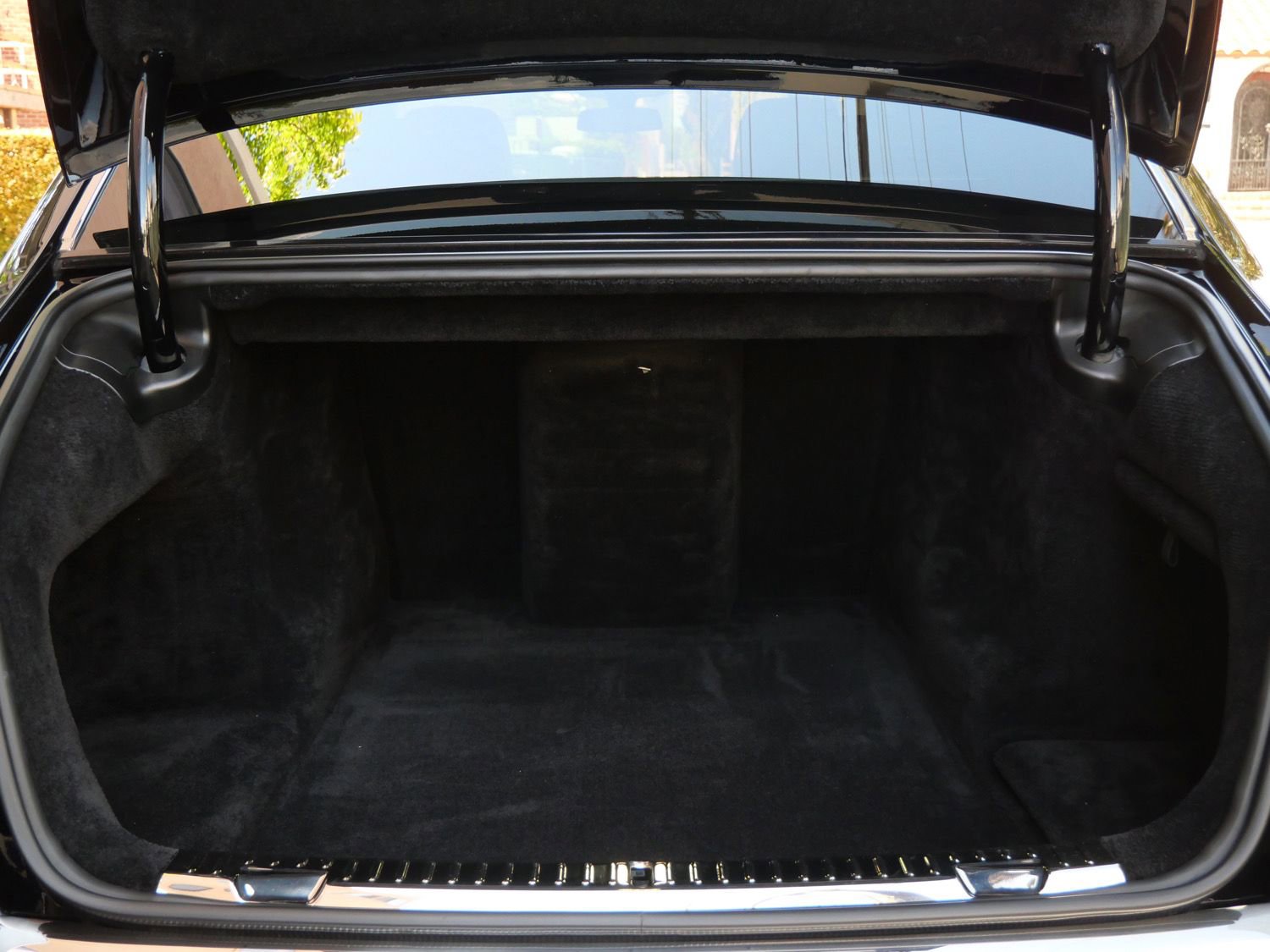 Used 2024 Rolls-Royce Phantom Extended Wheelbase w/ The Phantom Package RWD image 38