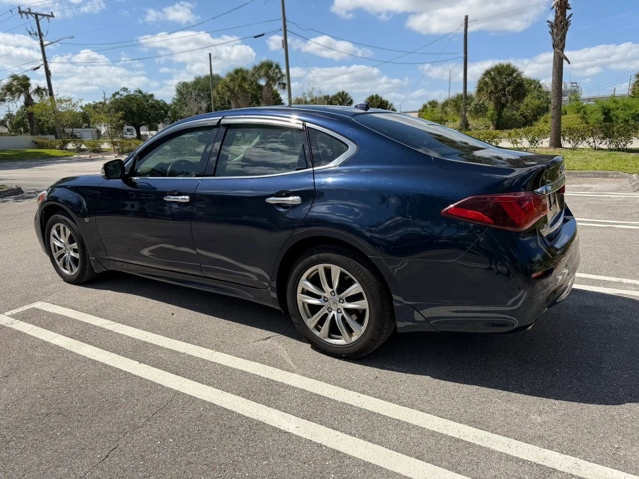 Used 2015 INFINITI Q70 3.7 AWD/4WD image 6