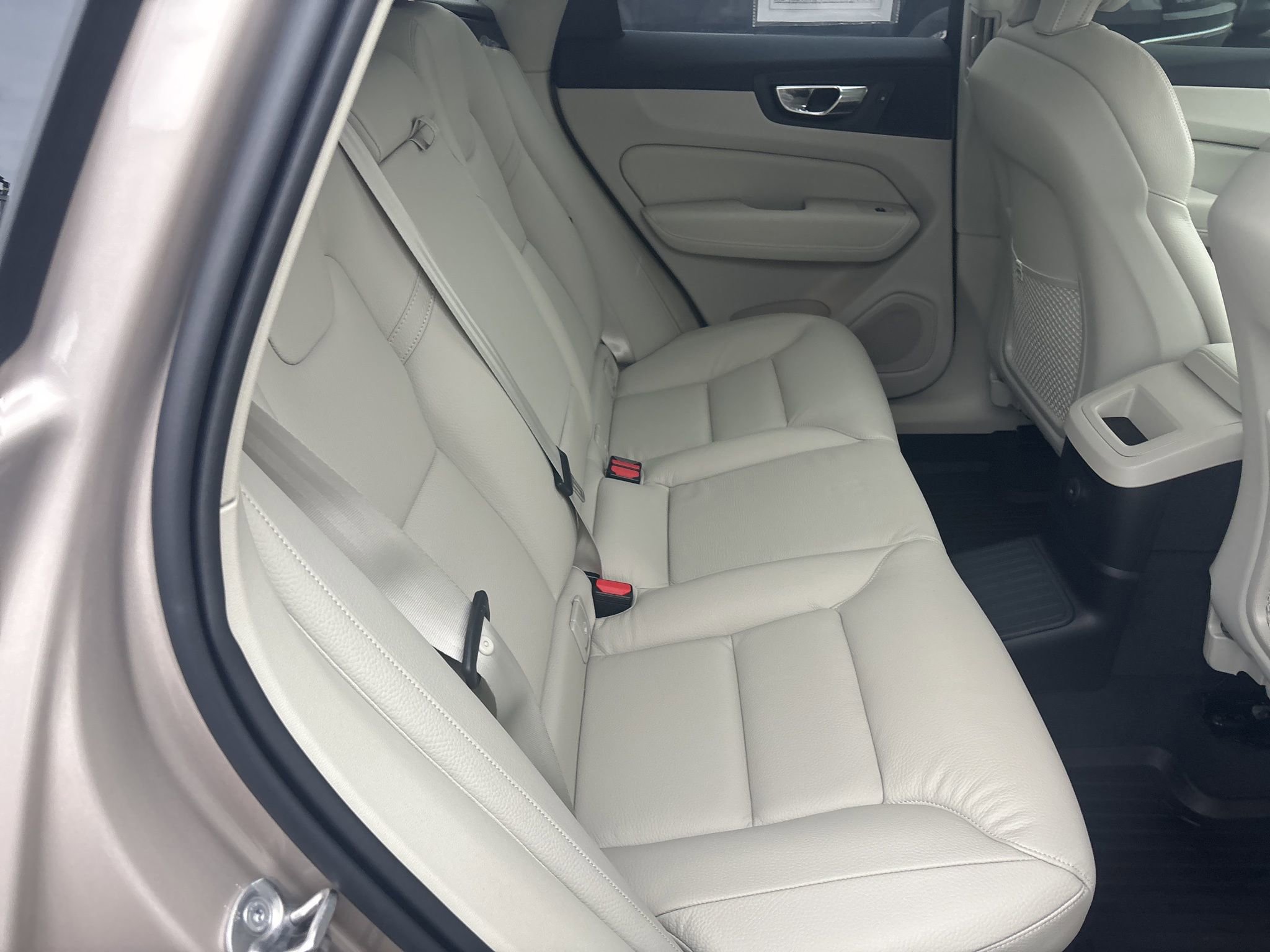 Used 2025 Volvo XC60 T8 Plus w/ Protection Package Premier image 22