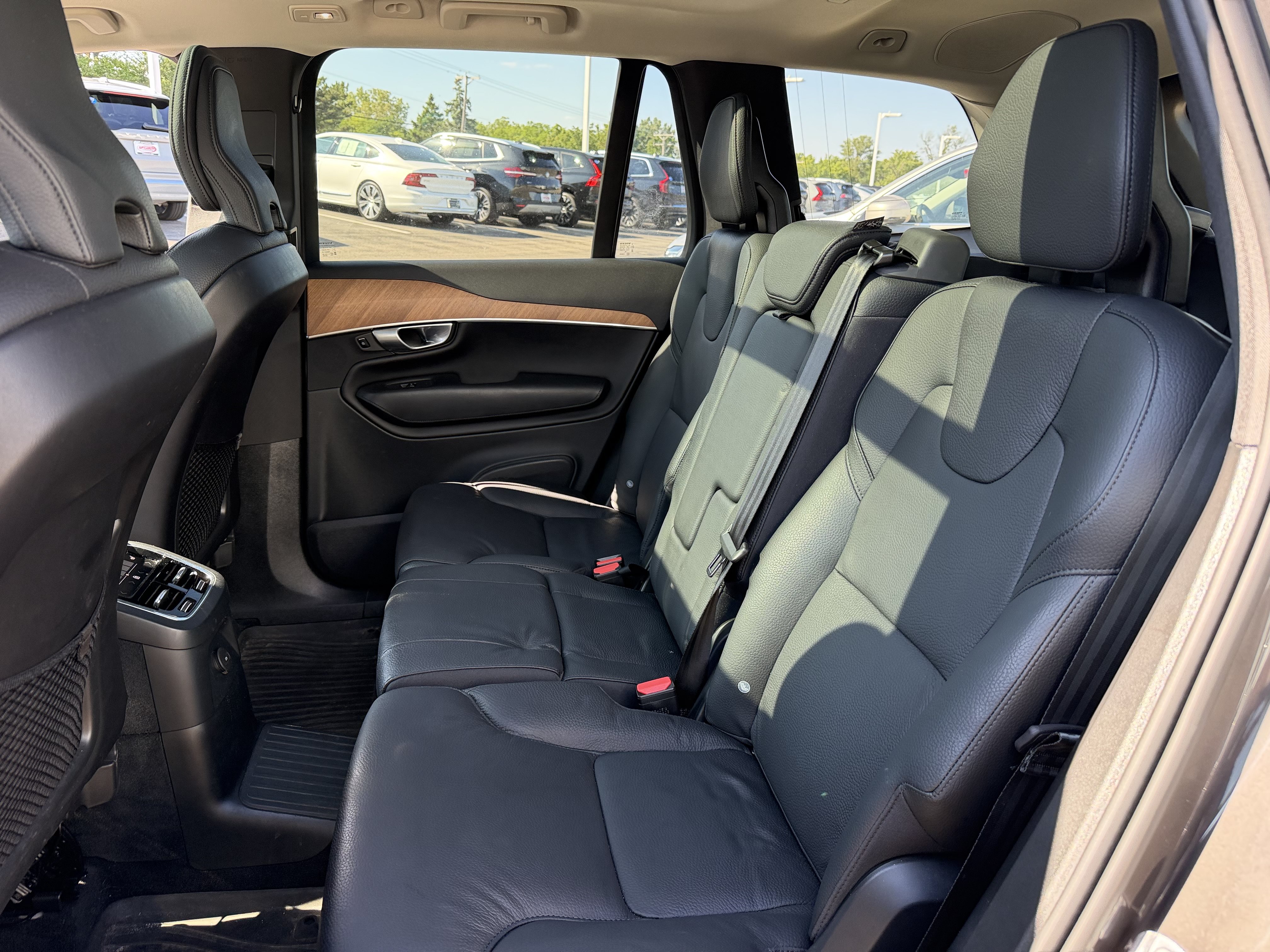 Used 2024 Volvo XC90 T8 Plus w/ Protection Package Premier AWD/4WD image 10