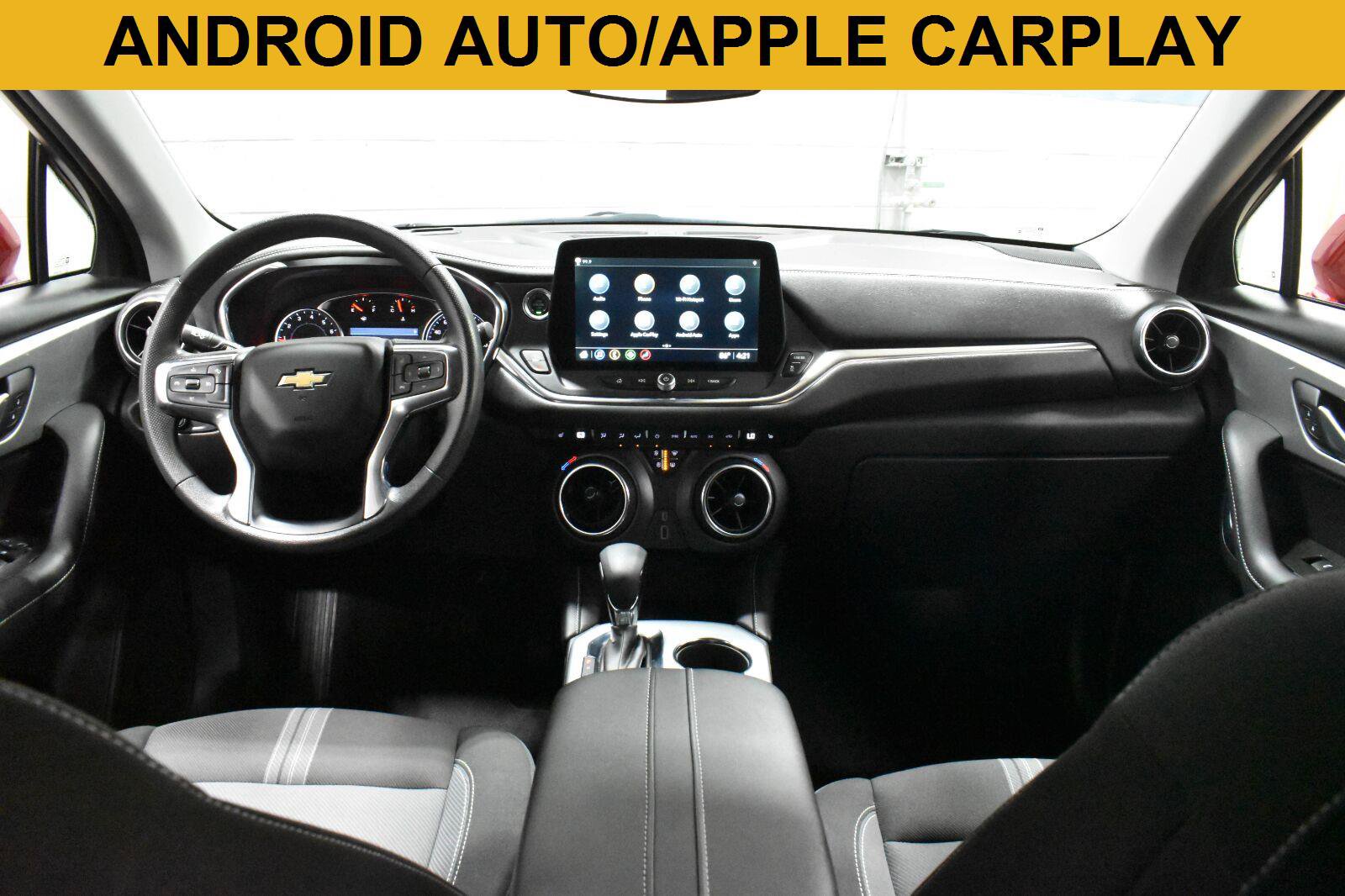 Used 2025 Chevrolet Blazer LT AWD/4WD image 2