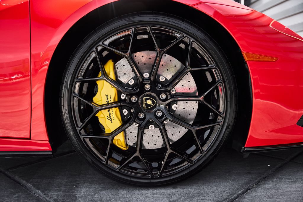 Used 2023 Lamborghini Huracan EVO RWD image 25