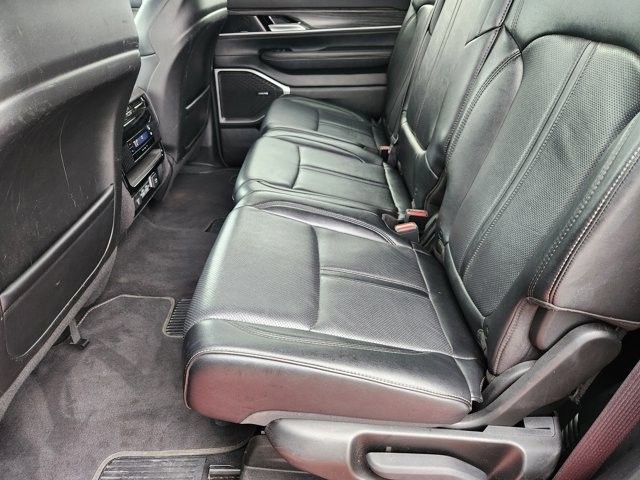 Used 2024 Jeep Wagoneer Series II w/ Flexible Seating Group RWD image 30
