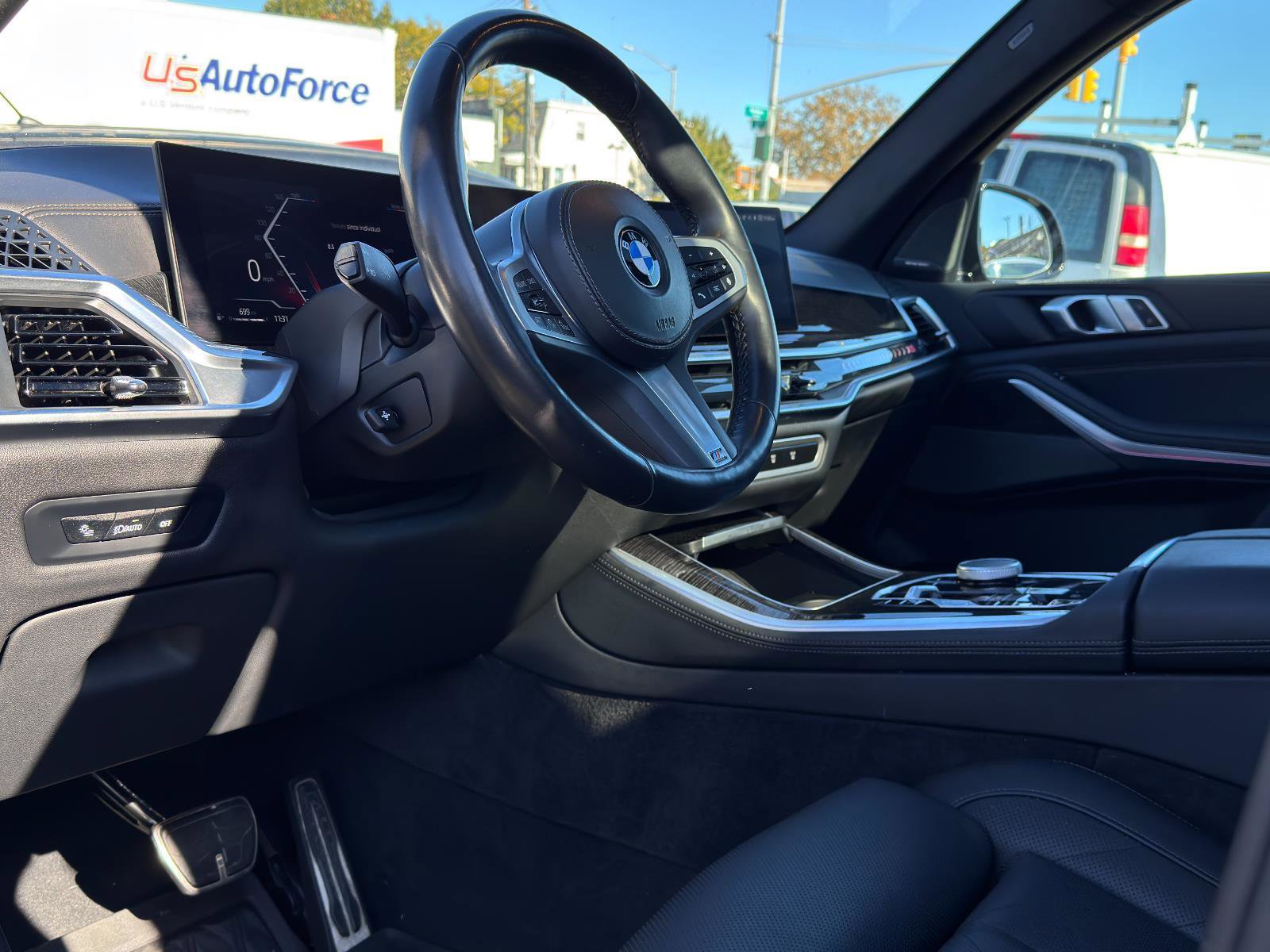 Used 2025 BMW X5 xDrive40i w/ M Sport Package image 15