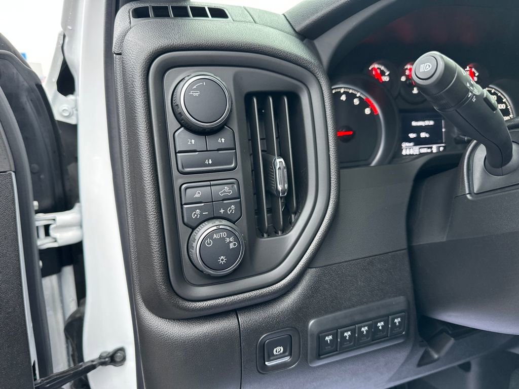 Used 2025 Chevrolet Silverado 2500 Custom w/ Custom Value Package image 11