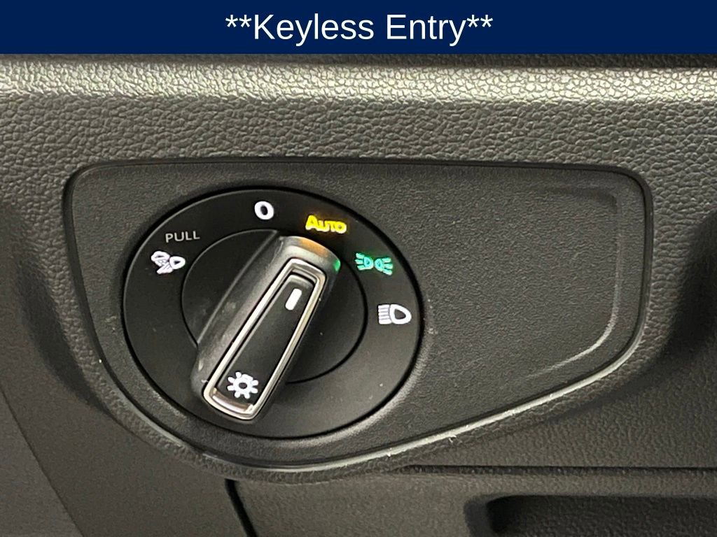 Used 2022 Volkswagen Atlas Cross Sport SE w/ Panoramic Sunroof Package image 17