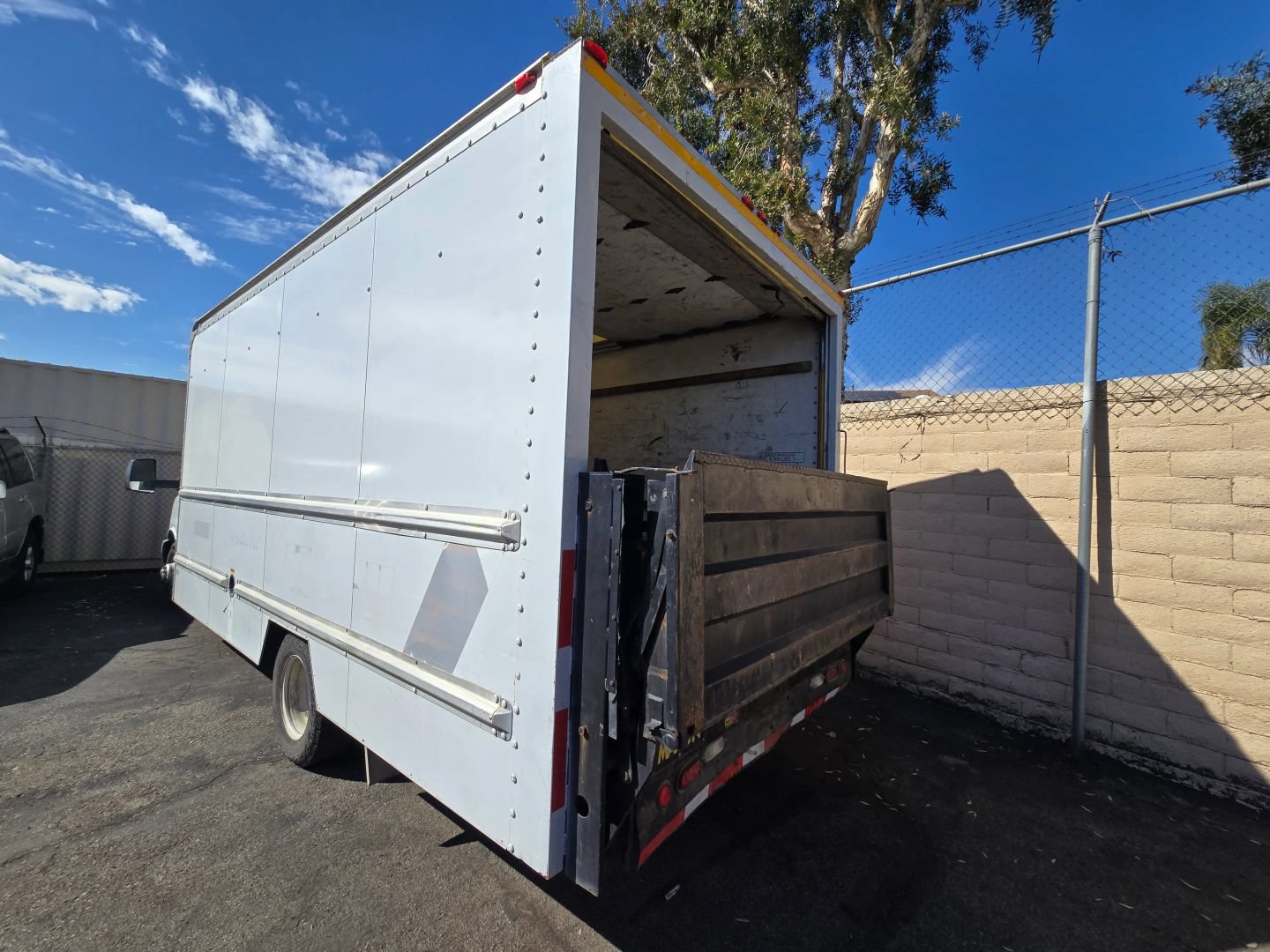 Used 2012 GMC Savana 3500 RWD image 5