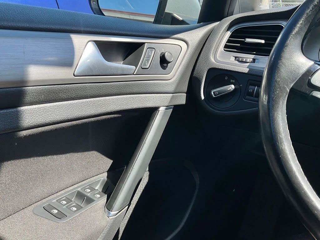 Used 2016 Volkswagen Golf S FWD image 22