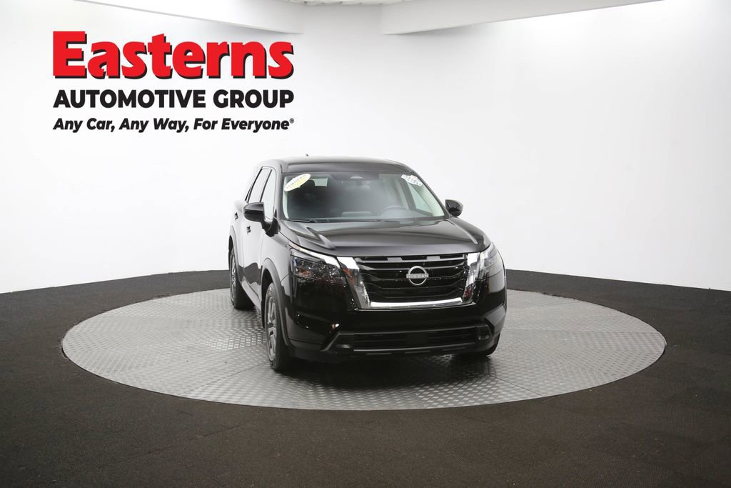 Used 2024 Nissan Pathfinder S image 52