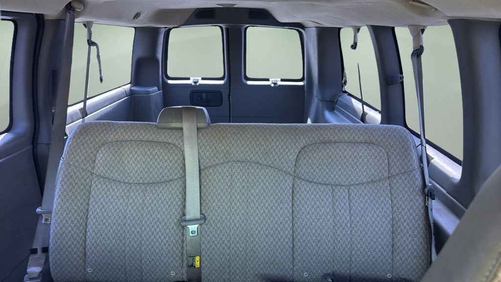 Used 2006 Chevrolet Express 1500 Passenger RWD image 15