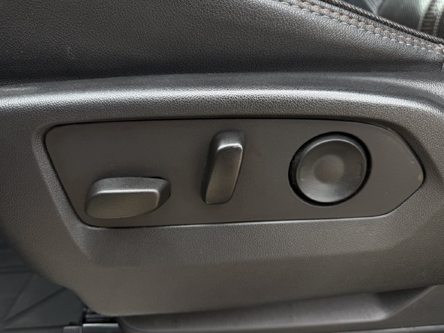 Used 2022 Chevrolet Silverado 1500 High Country w/ High Country Premium Package AWD/4WD image 27