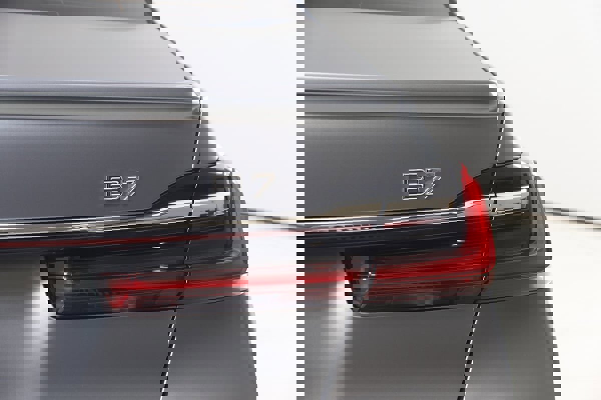 Used 2022 BMW ALPINA B7 xDrive w/ Luxury Rear Seating Package image 93