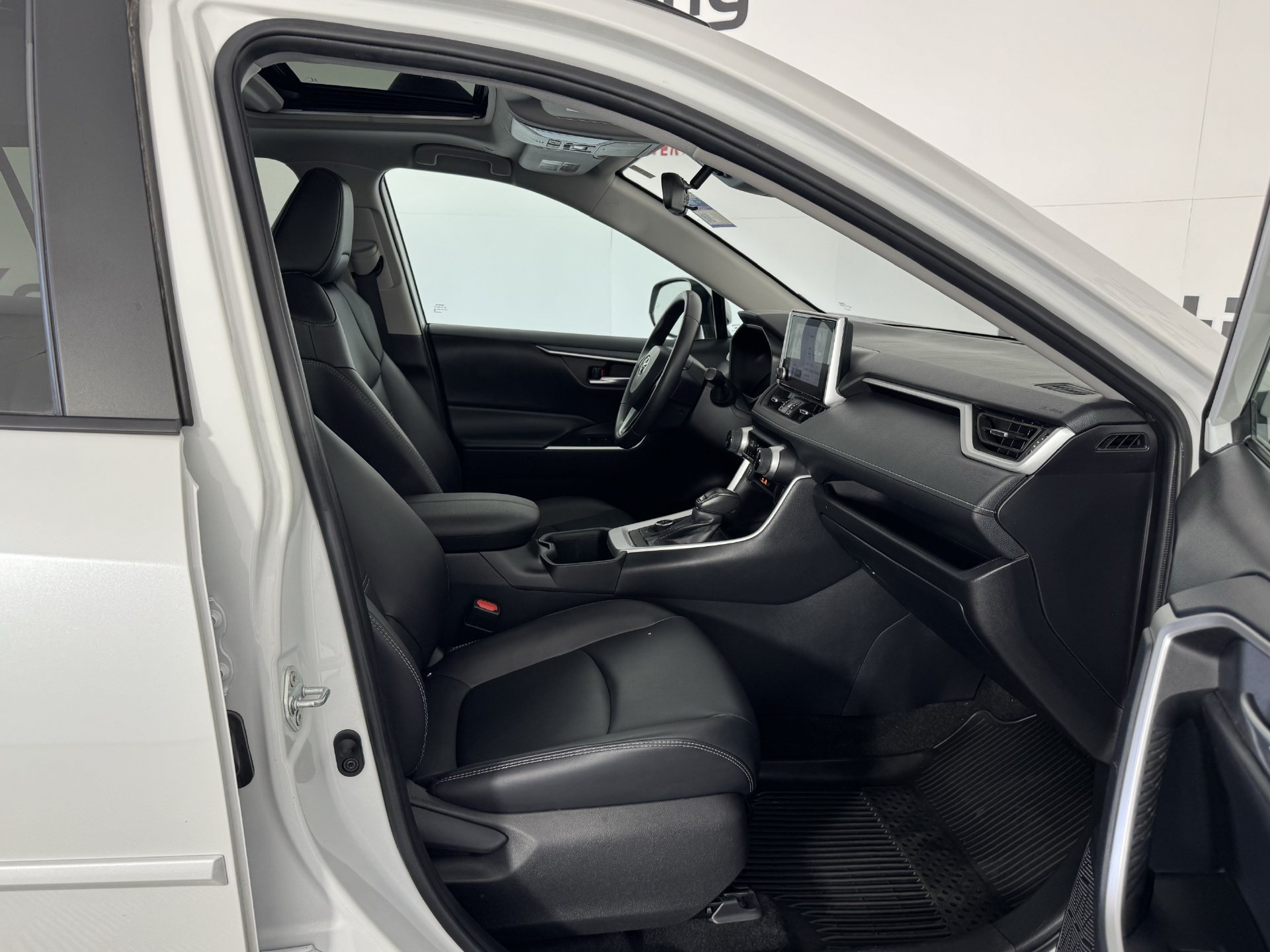 Certified 2024 Toyota RAV4 XLE Premium AWD/4WD image 23