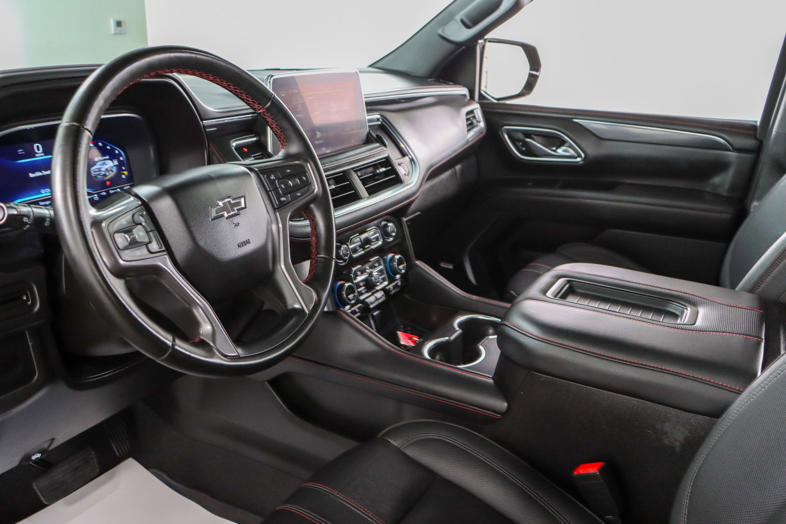 Used 2024 Chevrolet Suburban RST w/ Luxury Package AWD/4WD image 27