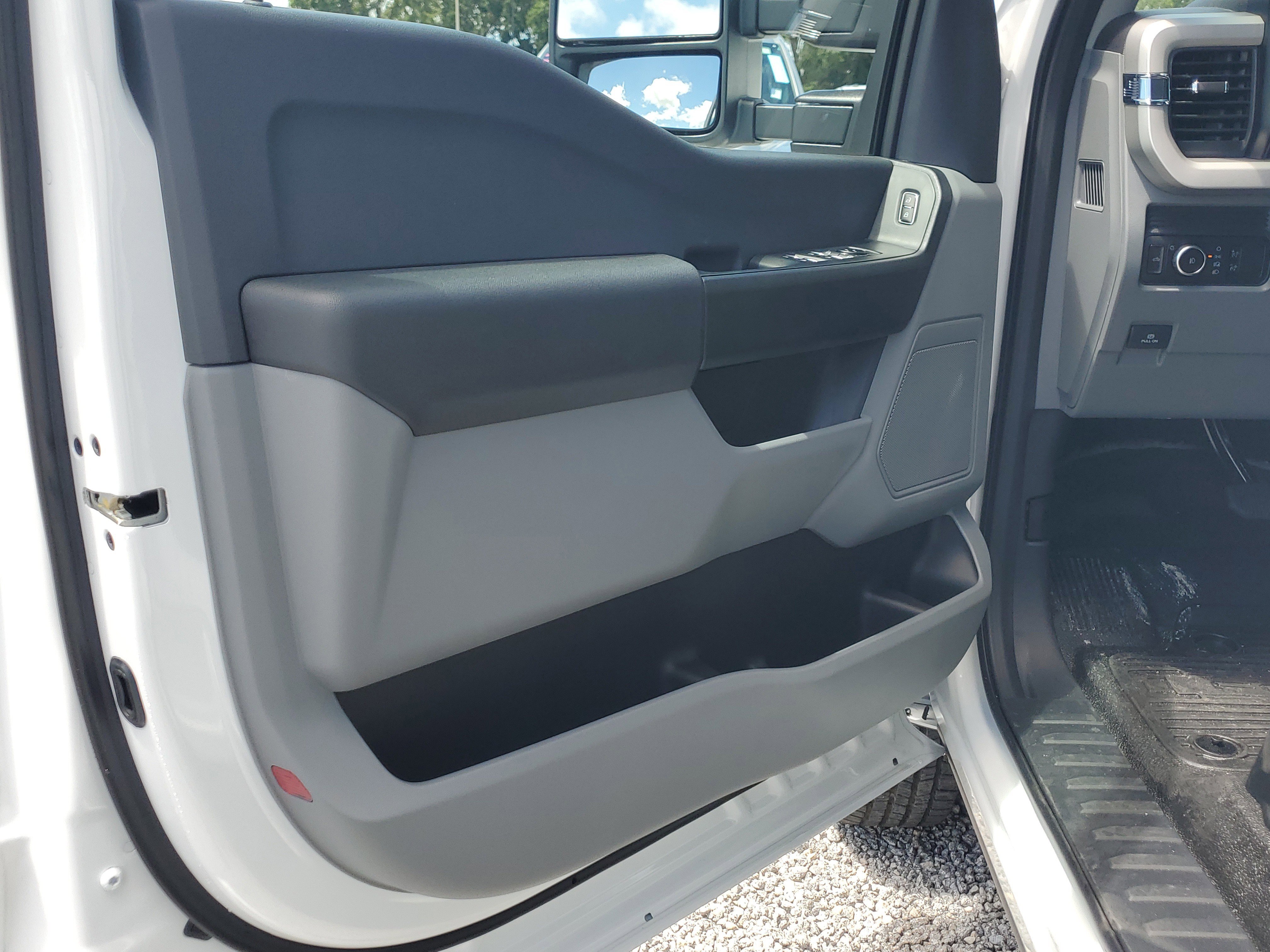 New 2026 Ford F250 XL w/ XL Chrome Package image 16