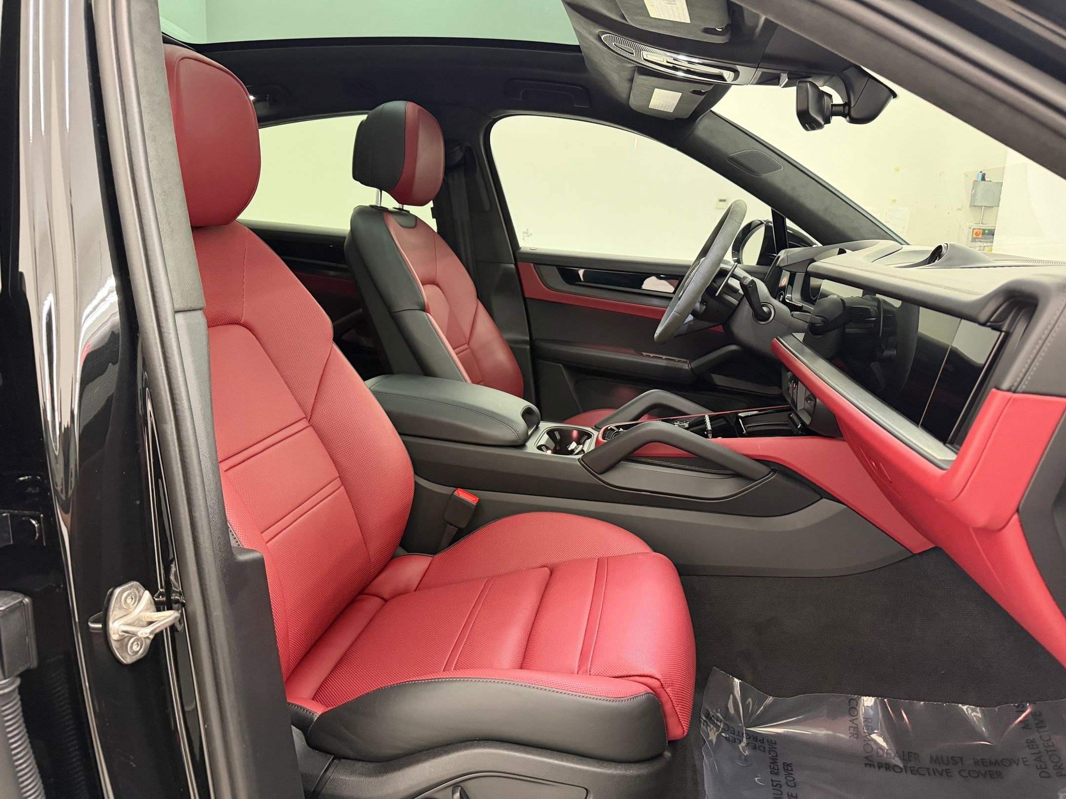 Certified 2025 Porsche Cayenne GTS AWD/4WD image 30