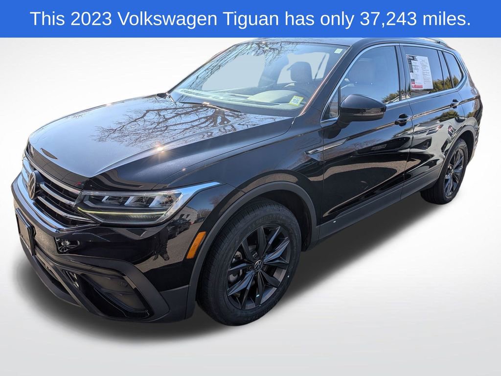 Used 2023 Volkswagen Tiguan SE image 1